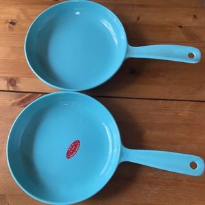 Prizerware - Vintage 8 3/4 inch enamel cast iron skillet